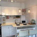 Pearl Center - 2bdr *