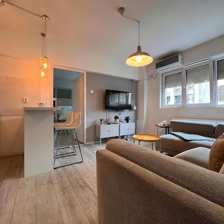 Pearl Center - 2bdr *