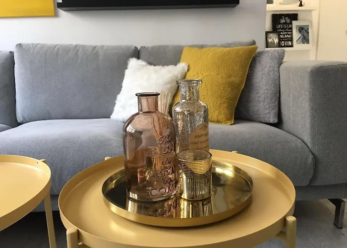 Pearl Center - 2bdr *