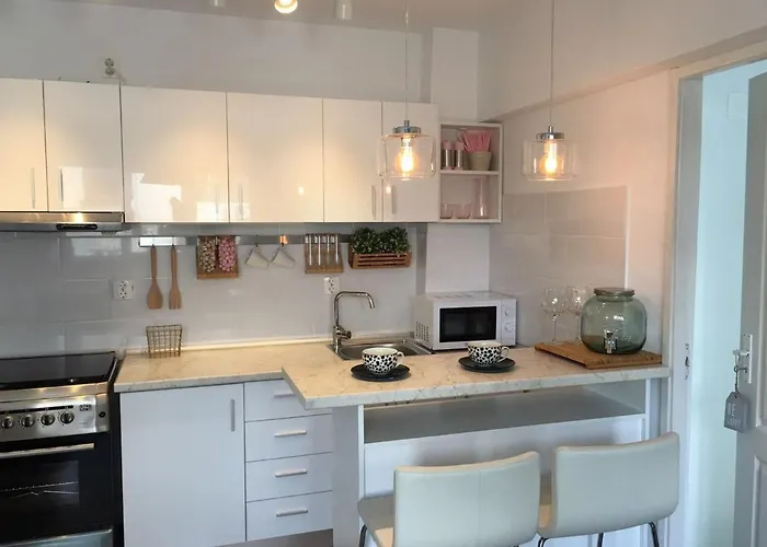 Pearl Center - 2bdr *