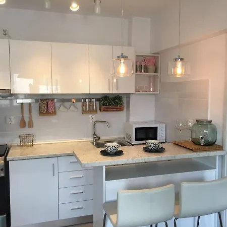 Pearl Center - 2bdr *