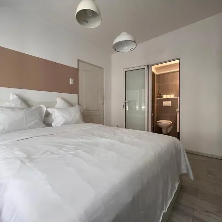 Pearl Center - 2bdr *